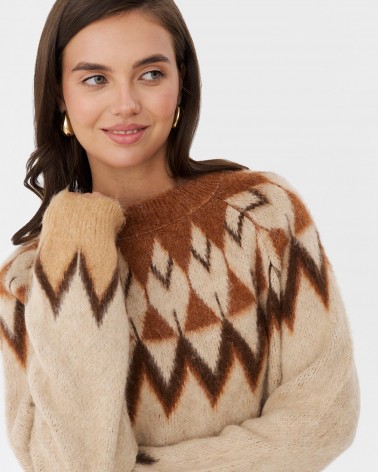 Бежевий светр з геометричним принтом
 FASHIONISTA