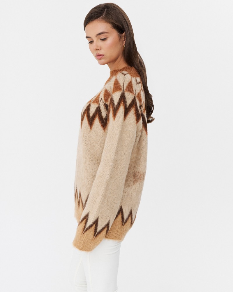 Бежевий светр з геометричним принтом
 FASHIONISTA