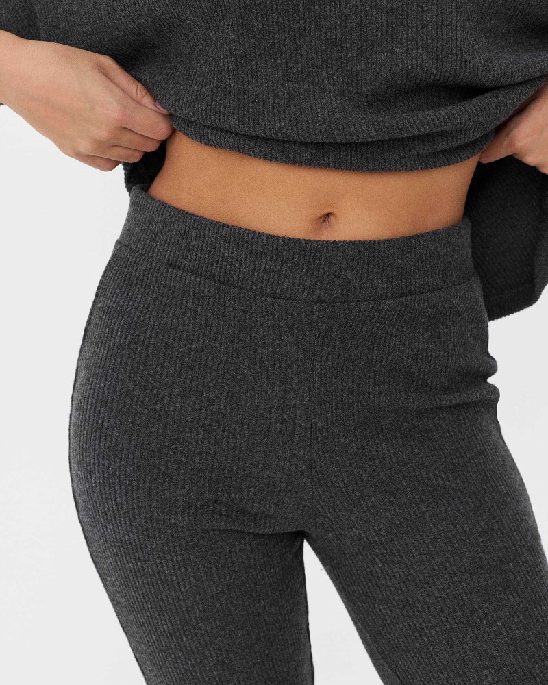 Темно-сірі трикотажні штани-кльош текстуровані FASHIONISTA