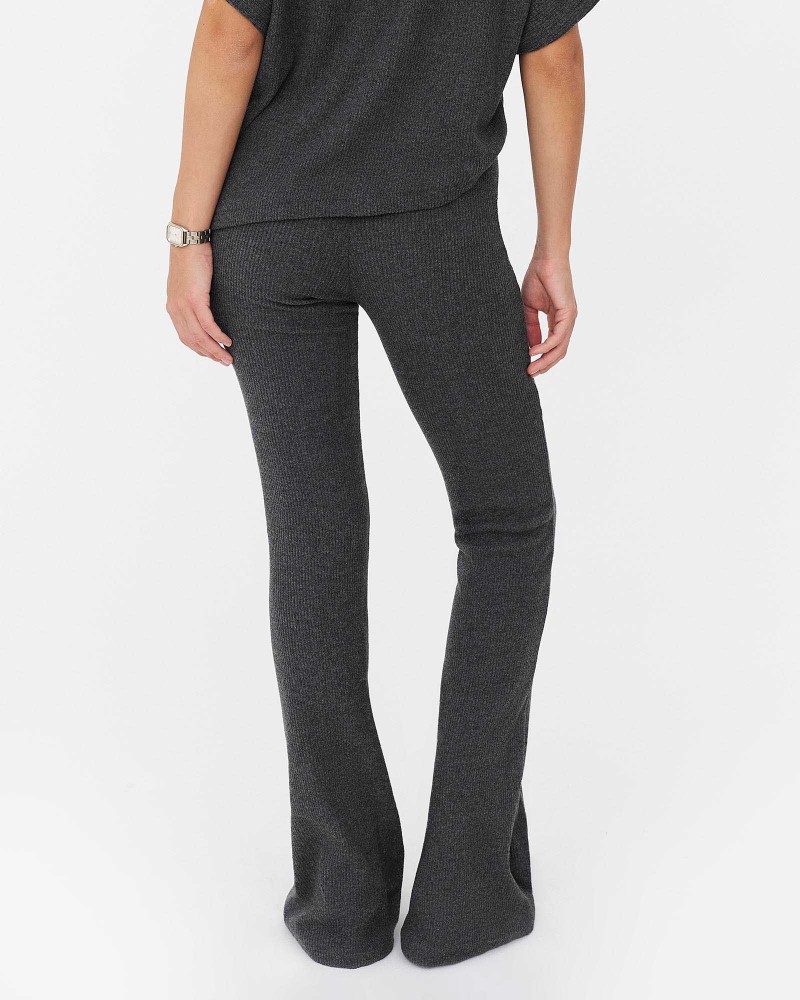 Темно-сірі трикотажні штани-кльош текстуровані FASHIONISTA