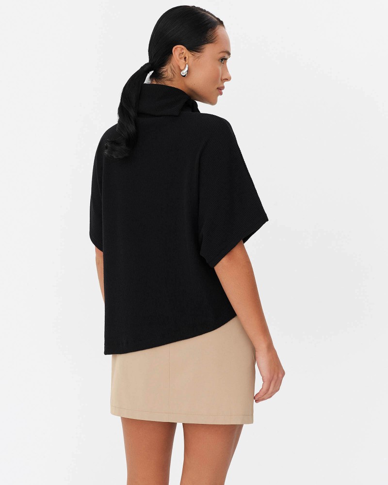 Чорний гольф з короткими рукавами FASHIONISTA