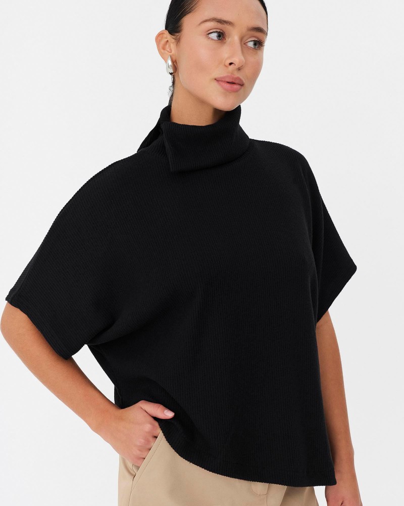 Чорний гольф з короткими рукавами FASHIONISTA