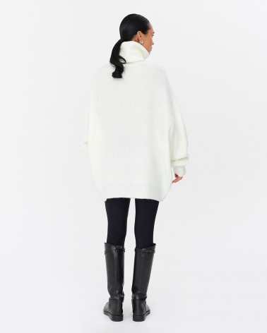 Молочний подовжений светр крою оверсайз FASHIONISTA