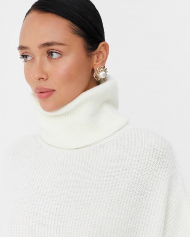 Молочний подовжений светр крою оверсайз FASHIONISTA