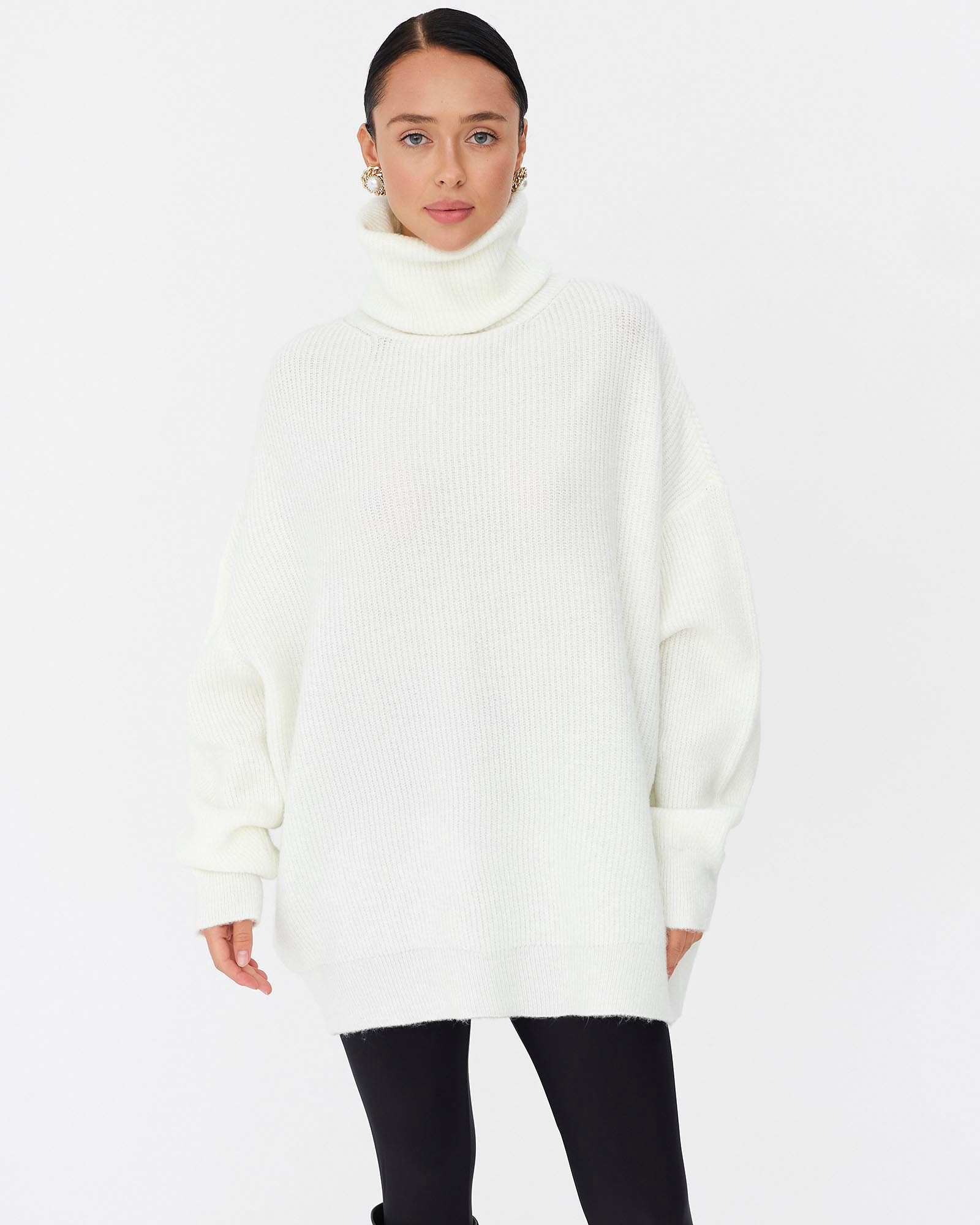 Молочний подовжений светр крою оверсайз FASHIONISTA