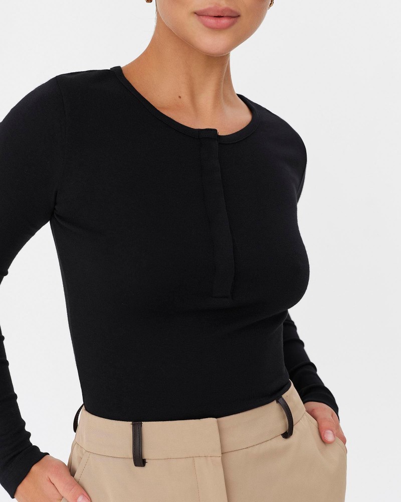 Чорний лонгслів з прихованою застібкою FASHIONISTA Чорний лонгслів з прихованою застібкою FASHIONISTA