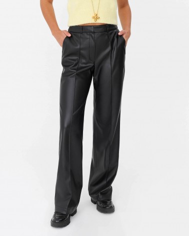 Чорні штани зі штучної шкіри з декоративними швами FASHIONISTA