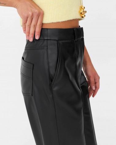 Чорні штани зі штучної шкіри з декоративними швами FASHIONISTA