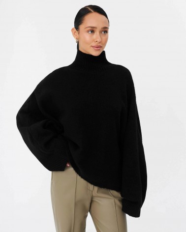 Чорний светр з коміром стійкою та широкими рукавами FASHIONISTA