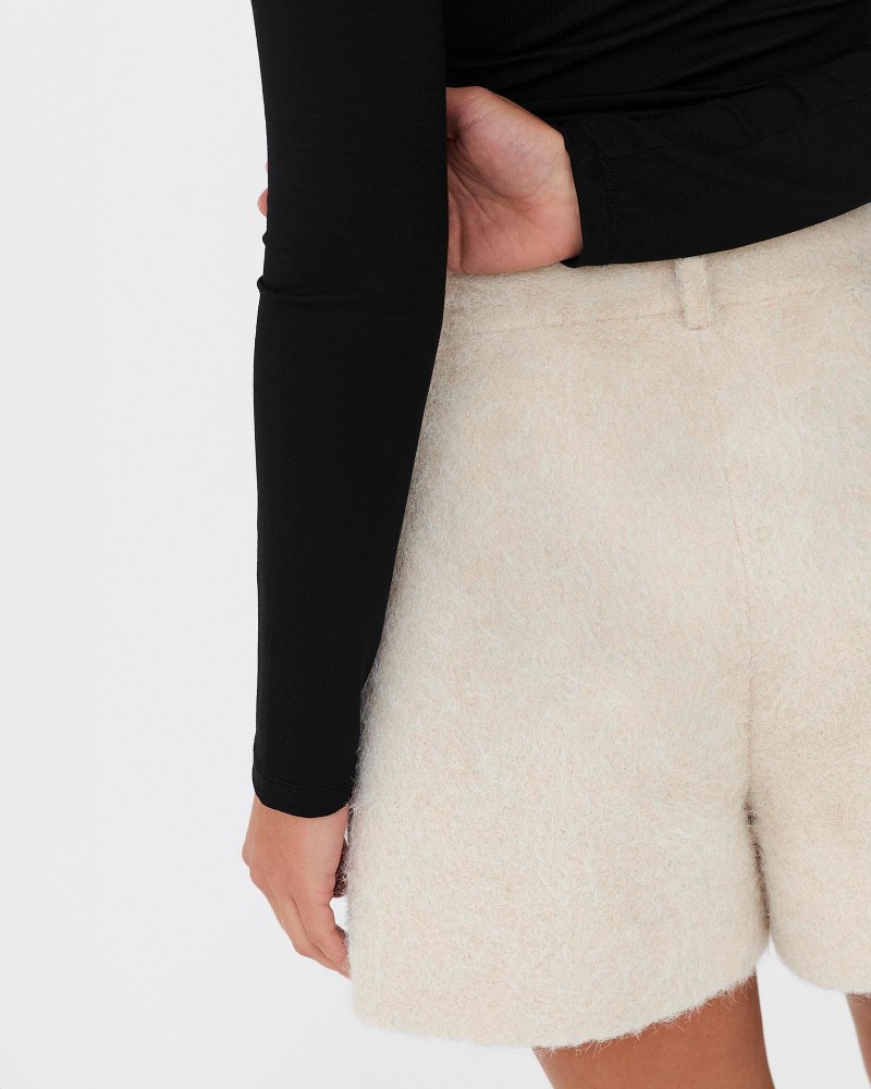 Молочні текстуровані шорти FASHIONISTA