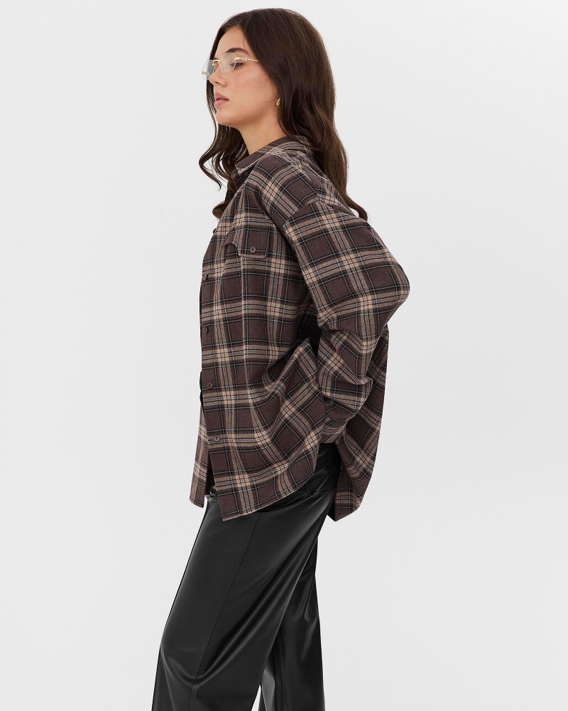 Коричнева картата сорочка з імітацією нагрудних кишень FASHIONISTA Коричнева картата сорочка з імітацією нагрудних кишень FASHIONISTA