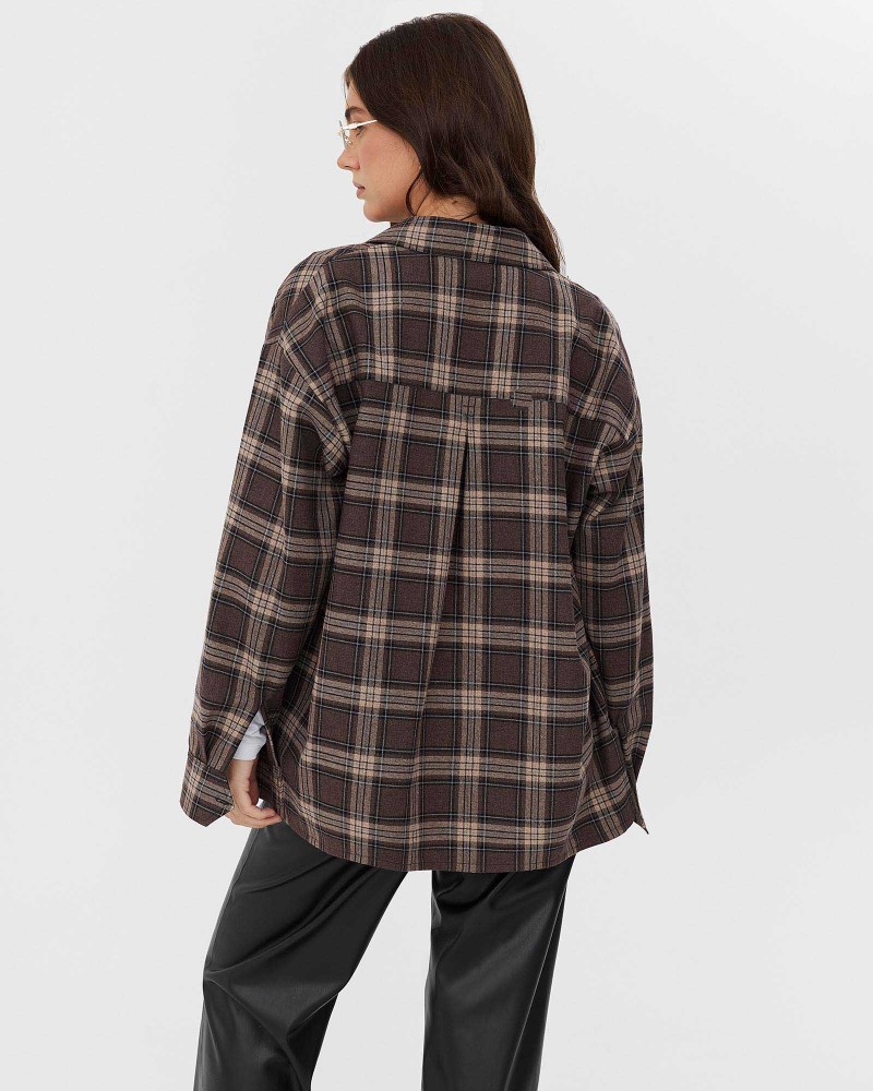 Коричнева картата сорочка з імітацією нагрудних кишень FASHIONISTA Коричнева картата сорочка з імітацією нагрудних кишень FASHIONISTA