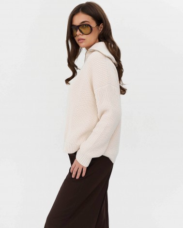 Молочний светр з горловиною на блискавці FASHIONISTA
