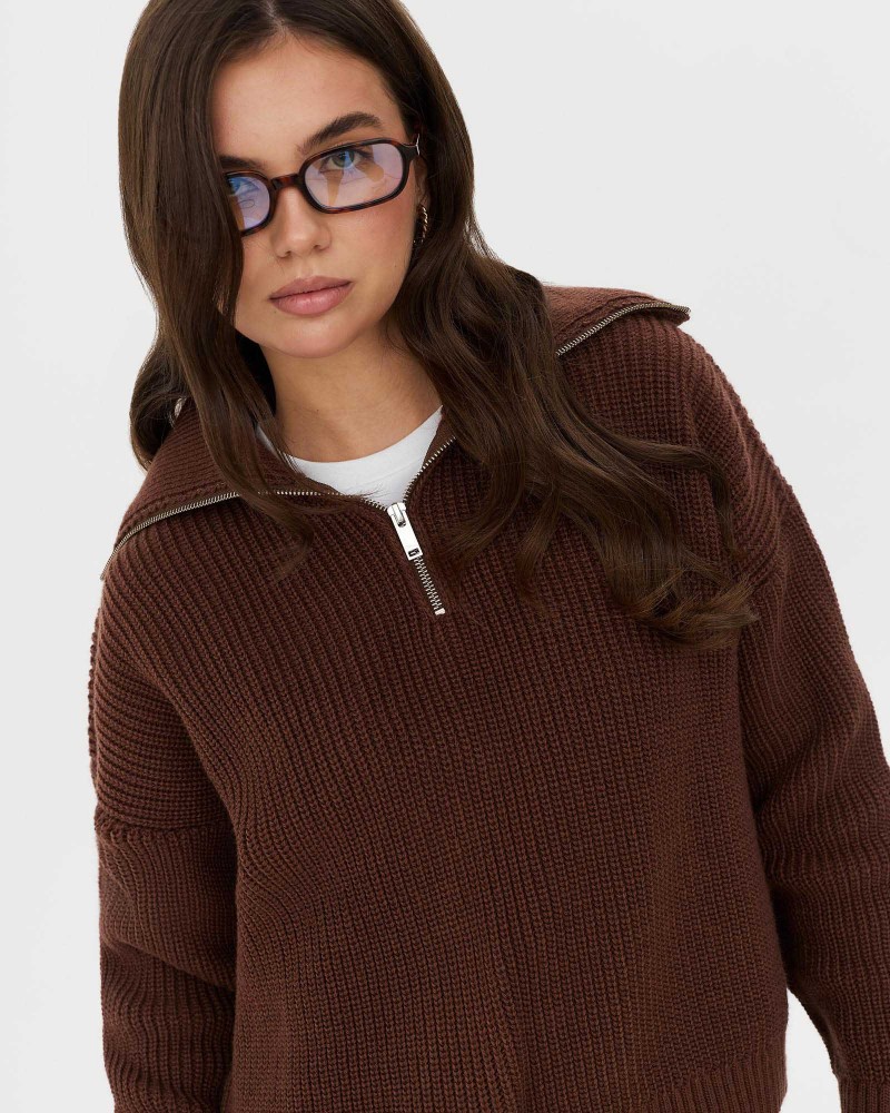 Коричневий светр з горловиною на блискавці FASHIONISTA