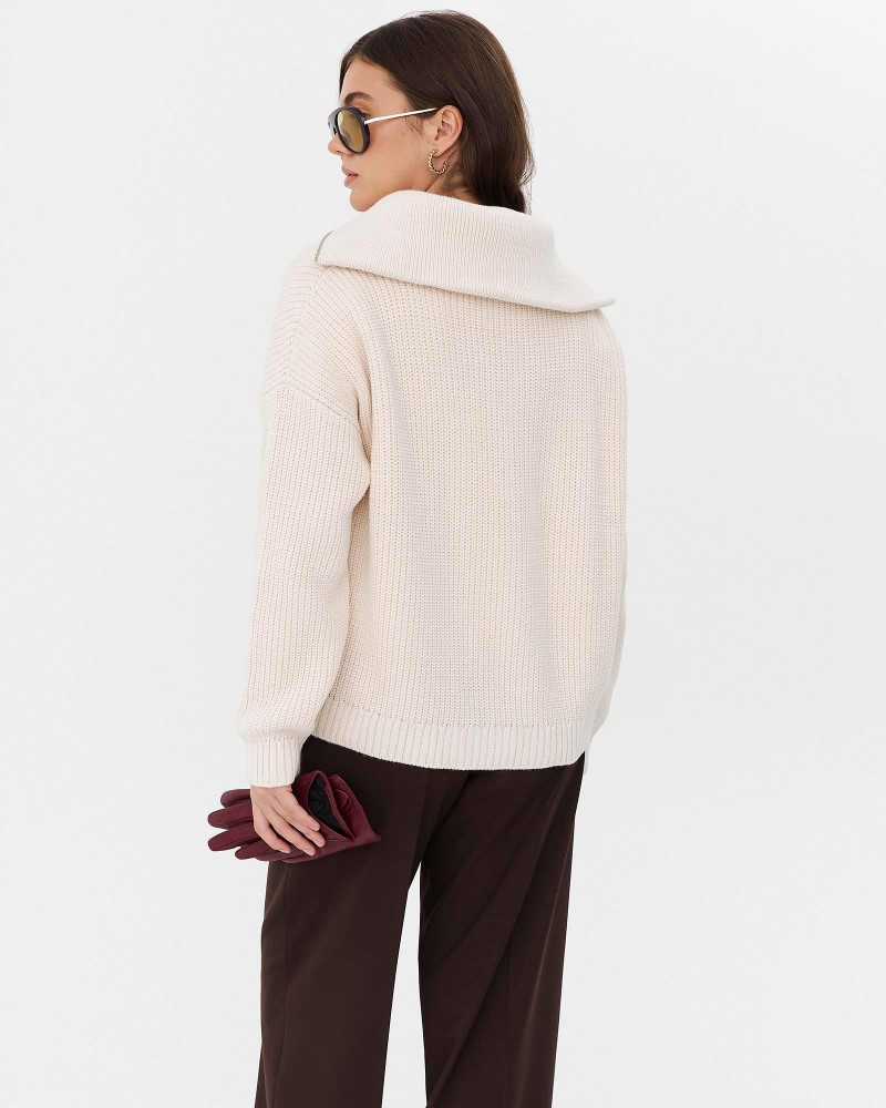 Молочний светр з горловиною на блискавці FASHIONISTA