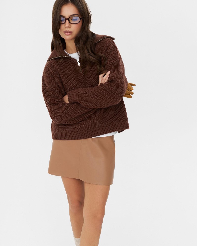Коричневий светр з горловиною на блискавці FASHIONISTA