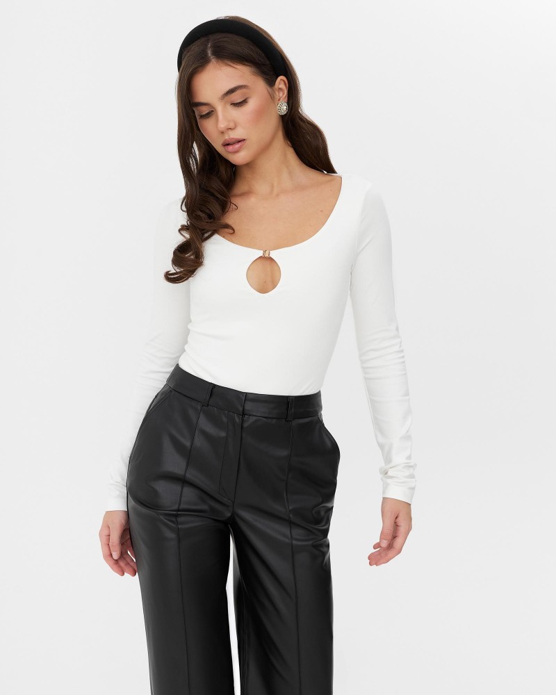 Молочне боді з вирізом та застібкою FASHIONISTA