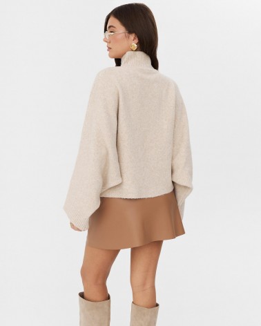Світло-бежевий светр з коміром стійкою та широкими рукавами FASHIONISTA