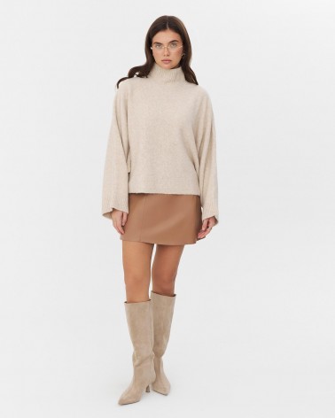 Світло-бежевий светр з коміром стійкою та широкими рукавами FASHIONISTA