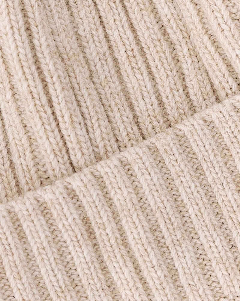 Бежева шапка із закотом FASHIONISTA