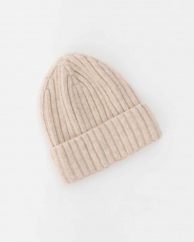 Бежева шапка із закотом FASHIONISTA