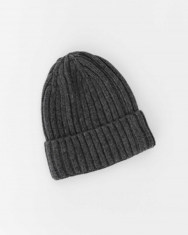 Сіра шапка із закотом FASHIONISTA