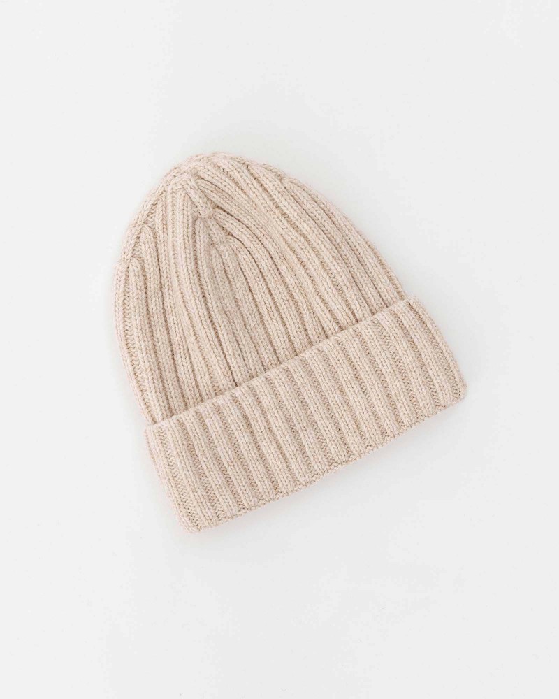 Бежева шапка із закотом FASHIONISTA
