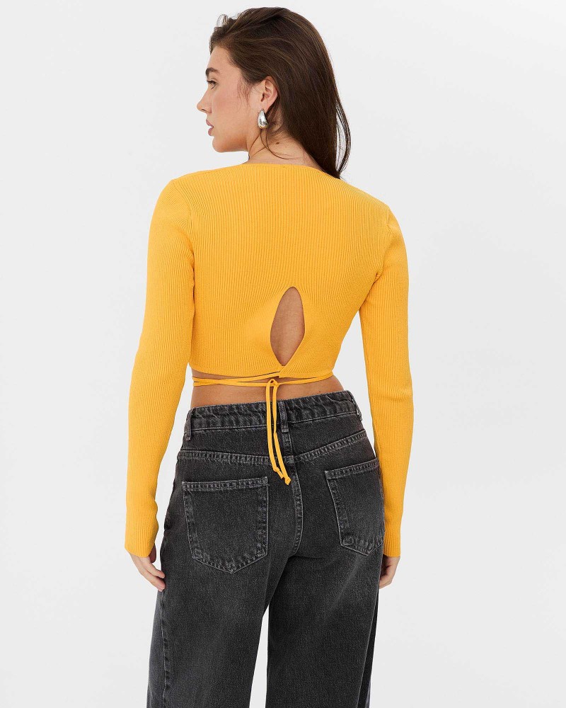 Джемпер вкорочений з кільцем та зав'язкою від FASHIONISTA оранжевий