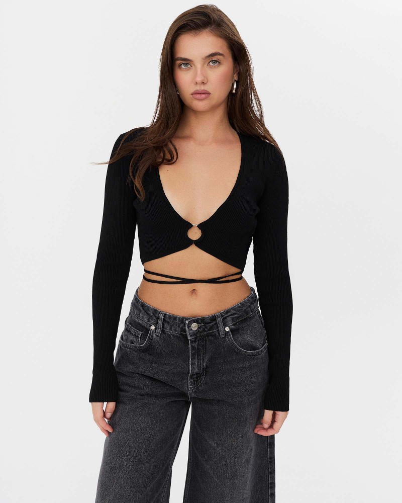 Джемпер вкорочений з кільцем та зав'язкою від FASHIONISTA чорний