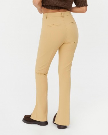 Штани з декоративними швами та розрізами спереду від FASHIONISTA пісочний