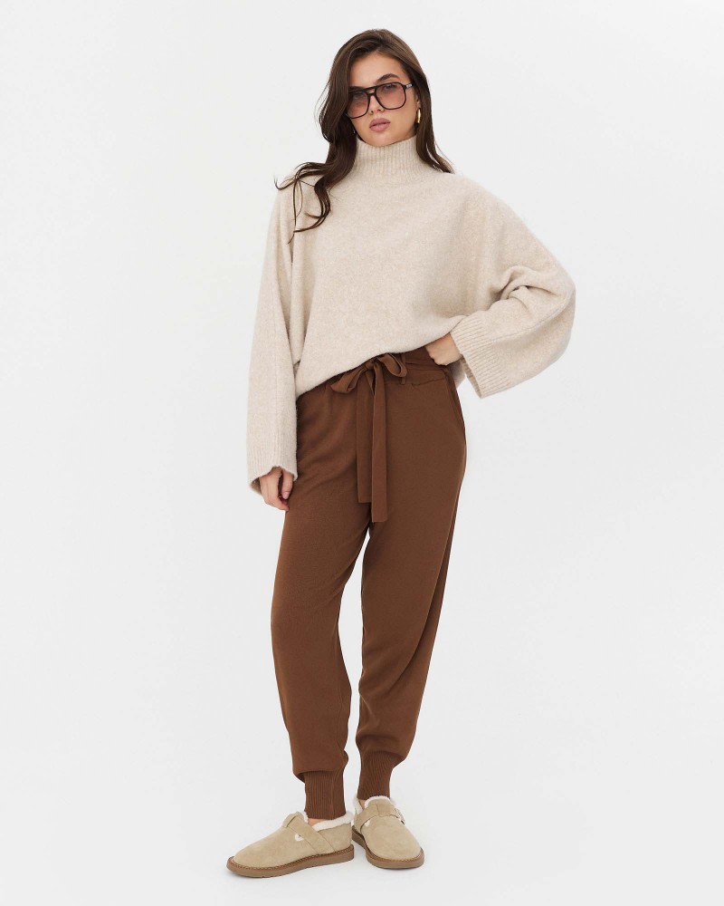 Штани однотонні з поясом-зав'язкою від FASHIONISTA коричневий