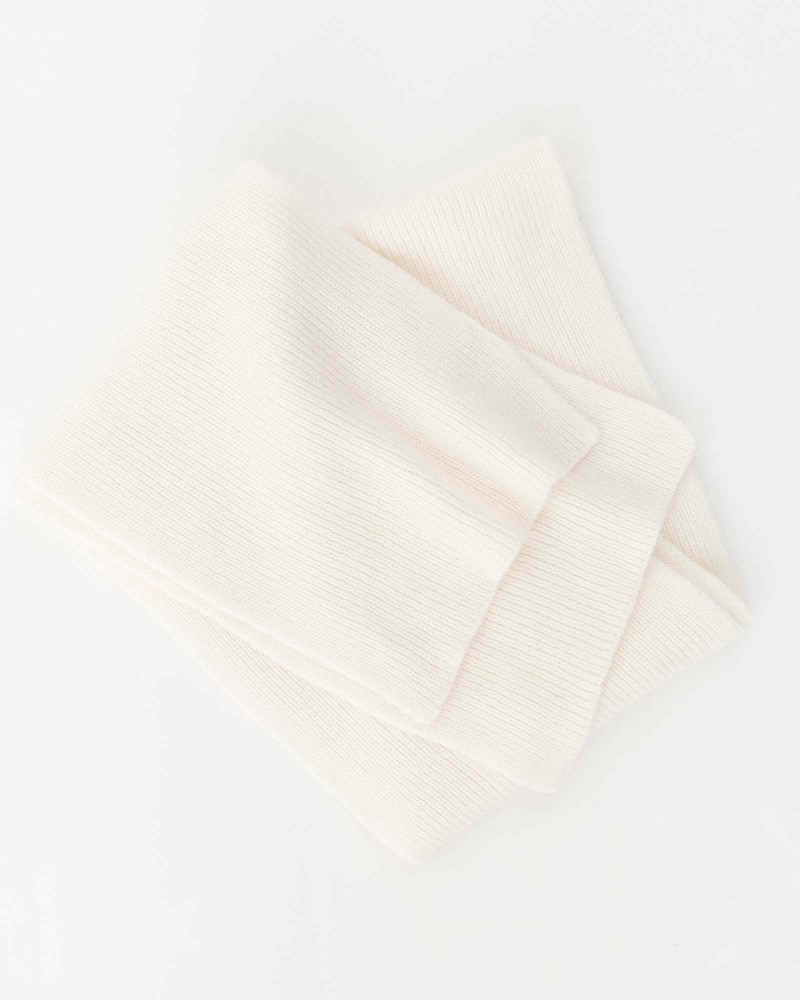 Молочний в'язаний шарф FASHIONISTA