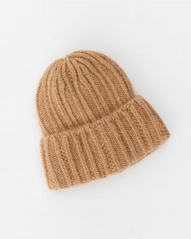 Пісочна в'язана шапка із закотом FASHIONISTA