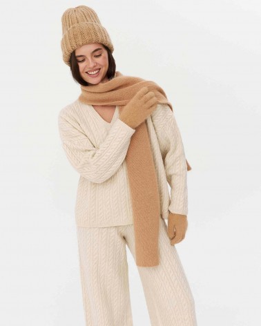 Пісочна в'язана шапка із закотом FASHIONISTA