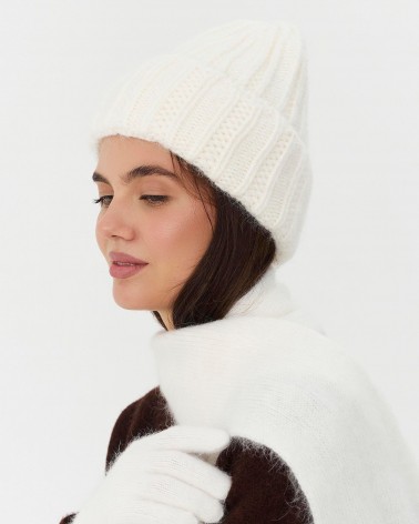 Молочна в'язана шапка із закотом FASHIONISTA
