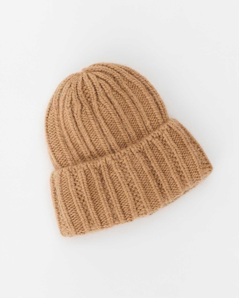 Пісочна в'язана шапка із закотом FASHIONISTA