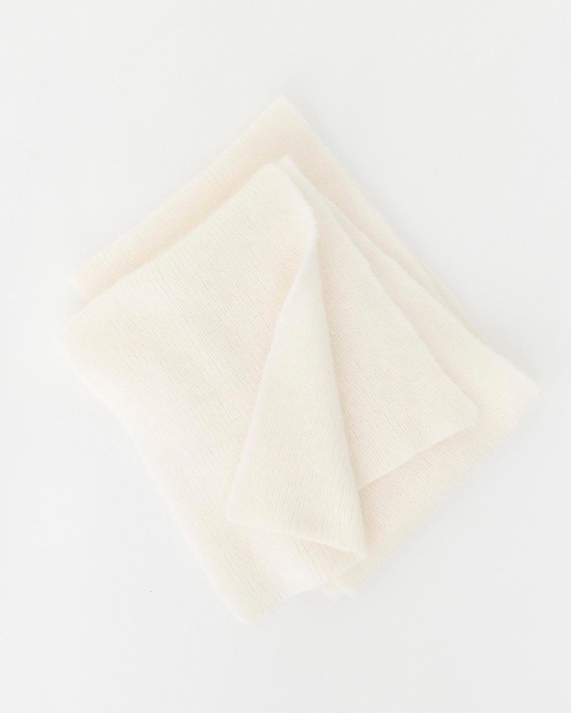 Молочний текстурований шафр FASHIONISTA