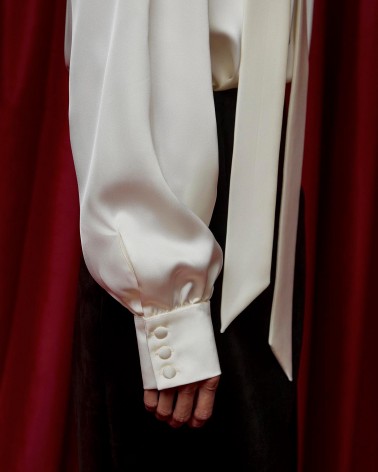 Молочна блуза Linora із зав'язкою FASHIIONISTA