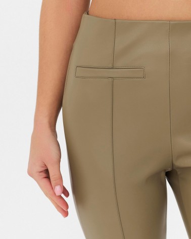 Легінси зі штучної шкіри з декоративними швами від FASHIONISTA хакі