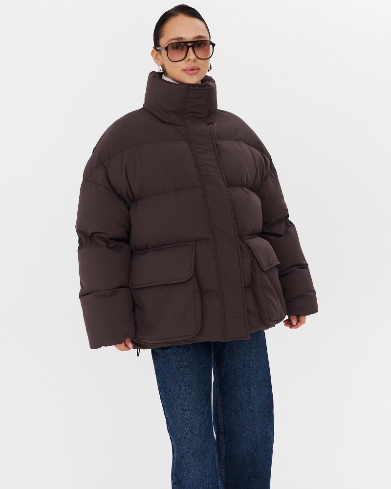 Коричнева стьобана куртка з накладними кишенями
FASHIONISTA