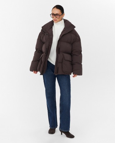 Коричнева стьобана куртка з накладними кишенями
FASHIONISTA