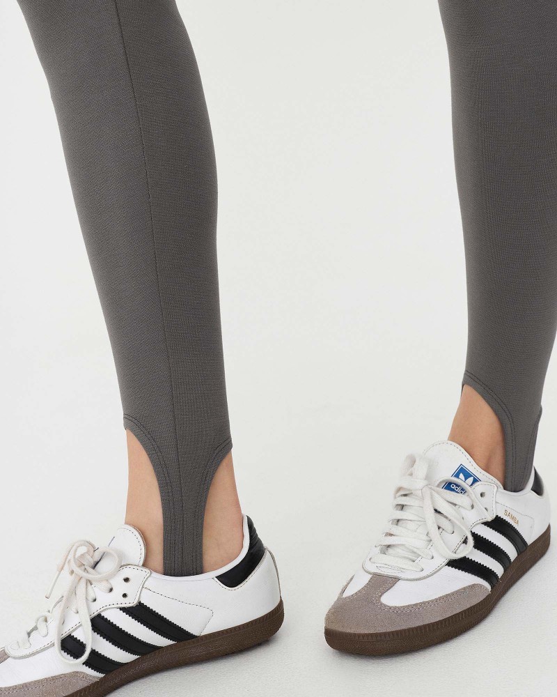 Сірі базові легінси зі штрипками довжини Regular FASHIONISTA