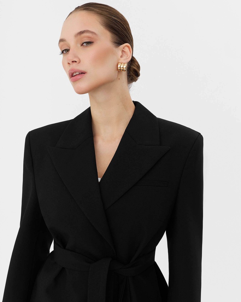 Чорний базовий піджак з поясом FASHIONISTA