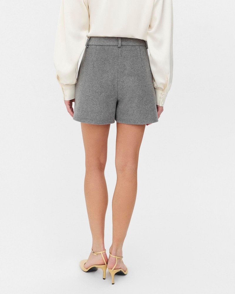 Сірі вовняні шорти з високою посадкою FASHIONISTA Сірі вовняні шорти з високою посадкою FASHIONISTA
