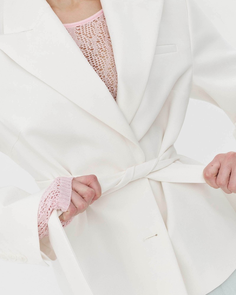 Молочний базовий піджак з поясом FASHIONISTA