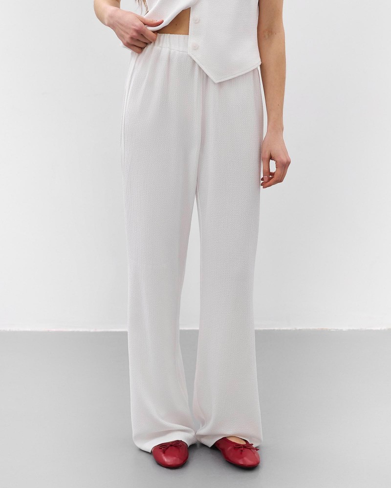 Костюм Texture з жилетом та штанами від FASHIONISTA молочний