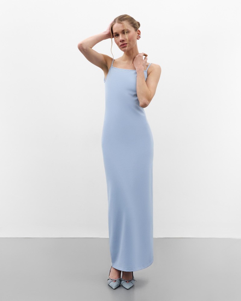Блакитна трикотажна максісукня зі шнурівкою на спині від FASHIONSTA