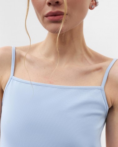 Блакитна трикотажна максісукня зі шнурівкою на спині від FASHIONSTA