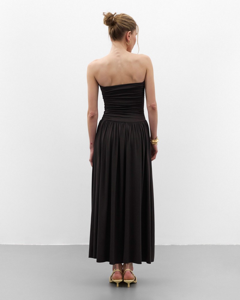 Шоколадна максісукня з драпіруванням
 FASHIONSTA