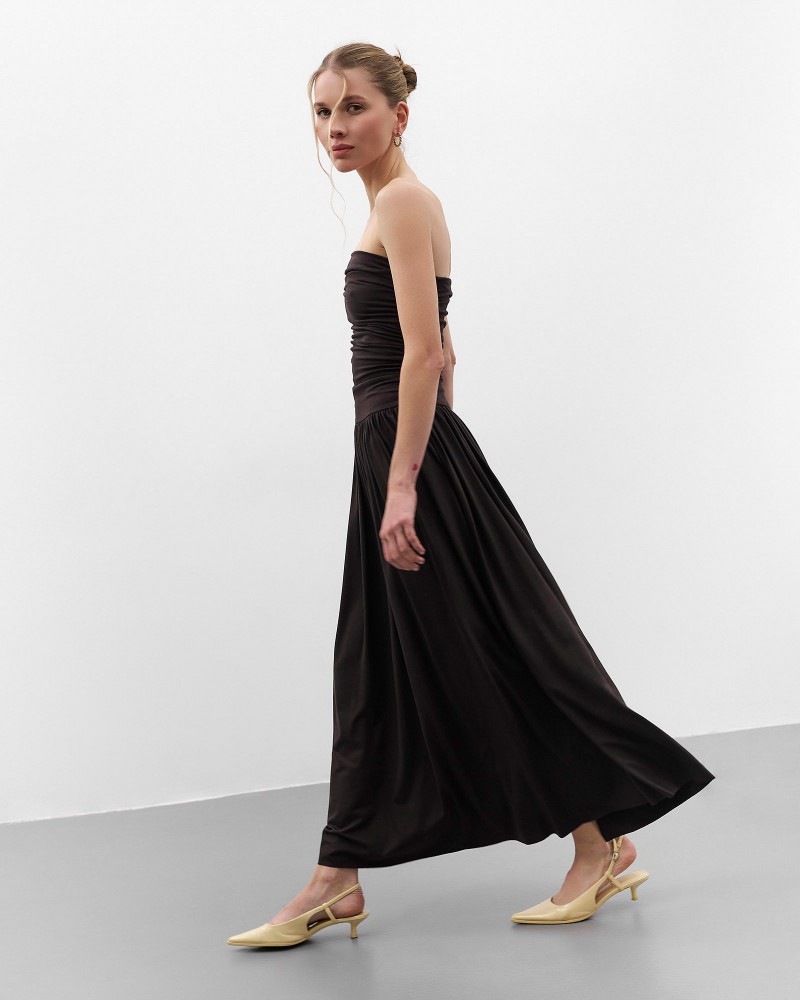 Шоколадна максісукня з драпіруванням
 FASHIONSTA